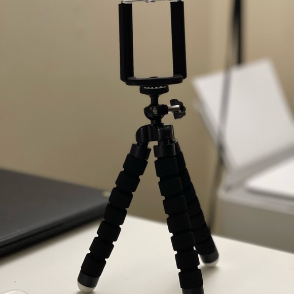 Mini Flexible Tripod with Phone Holder - Picture 4 of 4